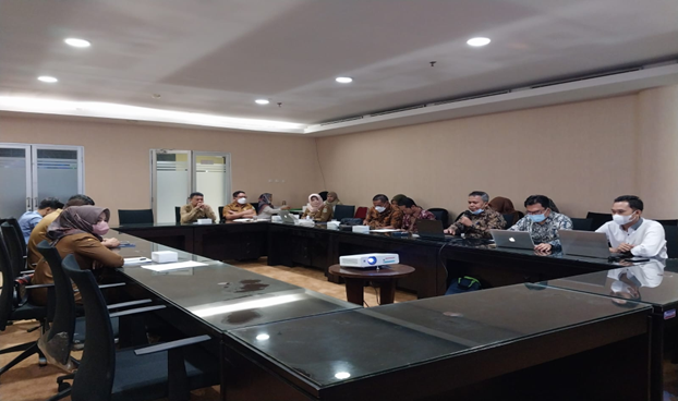 MENGHADIRI UNDANGAN RAPAT DI PEMERINTAH PROVINSI BANTEN