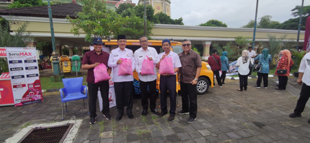 Pemberian 250 Paket Sembako Gratis Dalam Rangka Menyambut HUT Provinsi Banten Ke 22